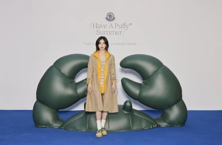 Moncler lança pop-up ‘have a puffy summer’ com estrelas do k-pop em seul