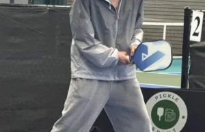 Jin e V do BTS mostram diversão jogando pickleball em vídeo