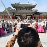 BTS atrai 200 mil turistas a Busan e transforma a economia local