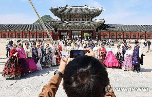 BTS atrai 200 mil turistas a Busan e transforma a economia local