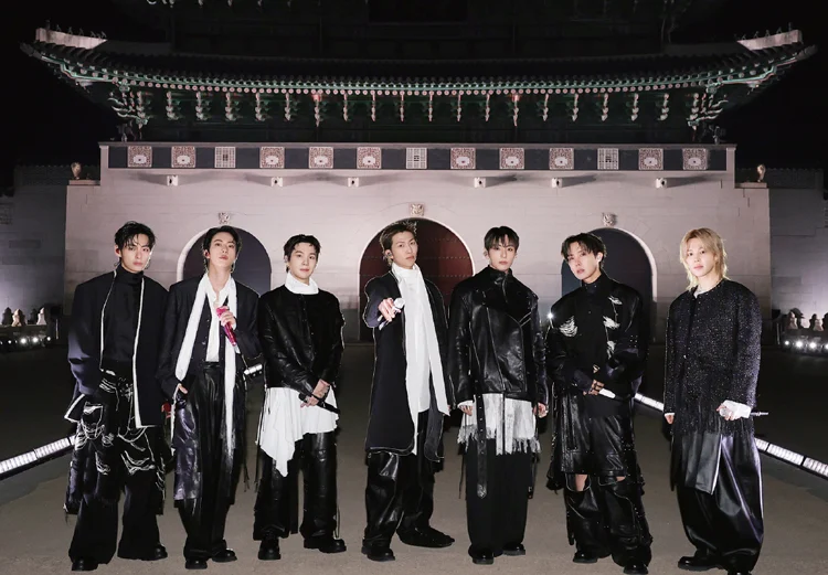 BTS retorna aos palcos com desfile de moda em evento histórico em Seul