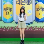 An Yujin encanta fãs em pop-up store da Lotte Chilsung em Seul