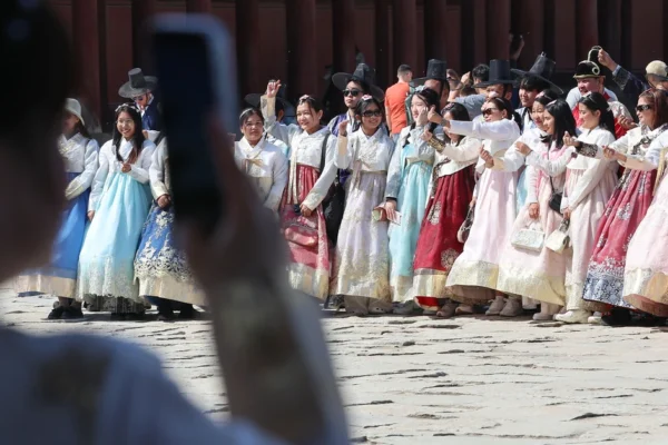 BTS atrai turistas e gera superávit histórico na Coreia do Sul