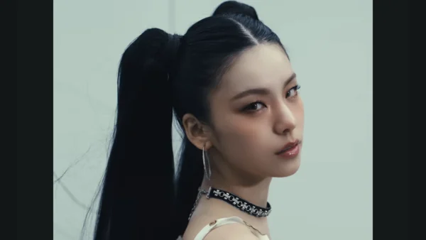 Yeji, do ITZY, é diagnosticada com hérnia de disco e alerta sobre saúde da coluna