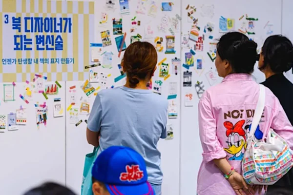Exposição interativa de quadrinhos "Can’t Resist Comics" na Biblioteca de Busan