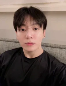 Jungkook do BTS gera polêmica com compra de motocicleta ducati v4 s