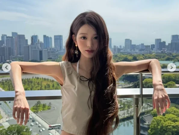 Jang Wonyoung arrasa com lingerie de 150 mil won em evento fashion