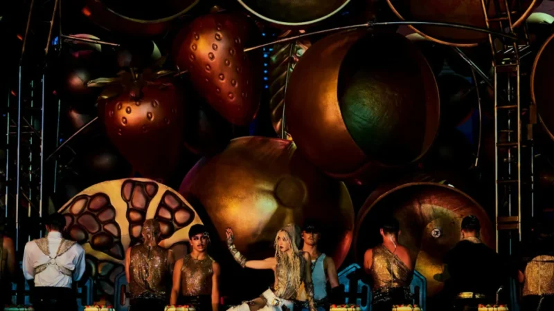 Jolin Tsai impressiona com palco colossal na turnê Pleasure World