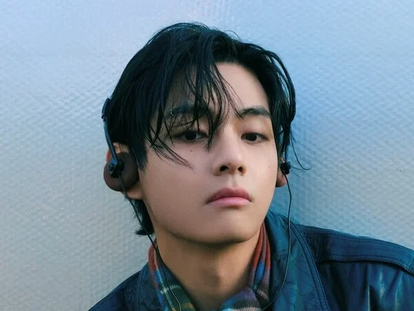 BTS V conquista 500 milhões de streams com o ost ‘Christmas Tree