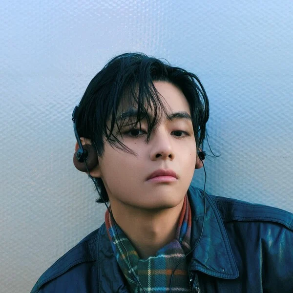 BTS V conquista 500 milhões de streams com o ost ‘Christmas Tree