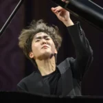 BTS se une ao pianista Cho Seong-jin em colaboração musical surpreendente