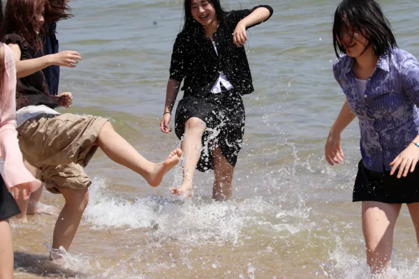 BTS impulsiona nova tendência de turismo em Busan com fãs trocando hotéis