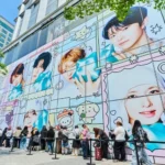 NCT WISH apresenta o personagem ‘wishnini’ em pop-up lotado em seoul