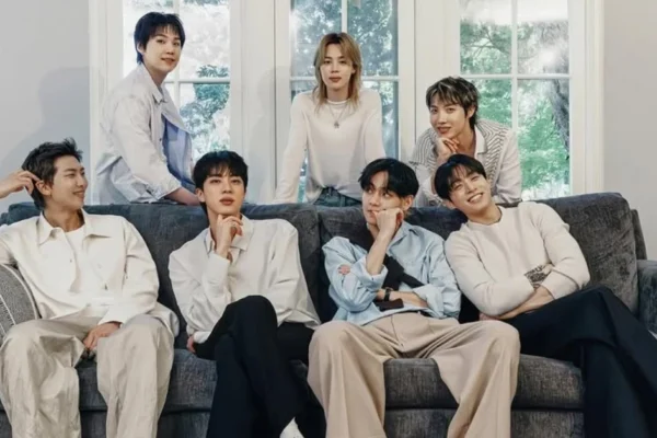 BTS inicia celebração de 13 anos com fotos especiais da 'Family Photo