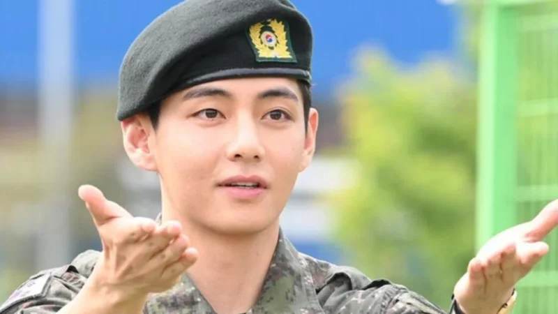 V do BTS se pronuncia e encerra polêmica com ex-colega militar