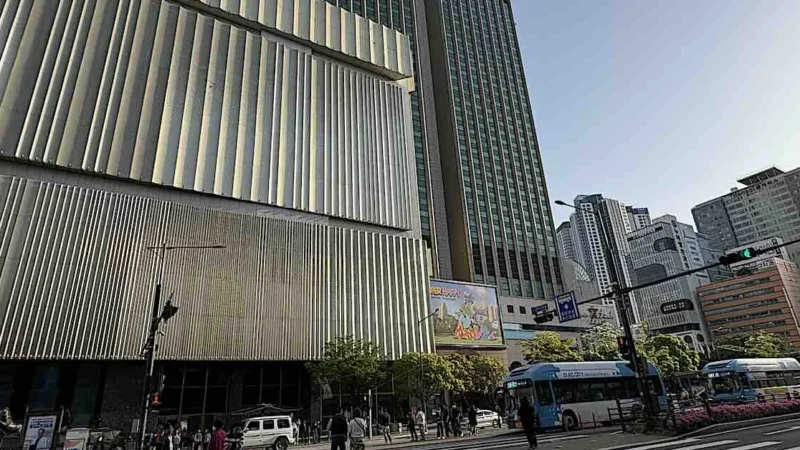 Lojas de departamento em Busan lançam promoções especiais para fãs do BTS