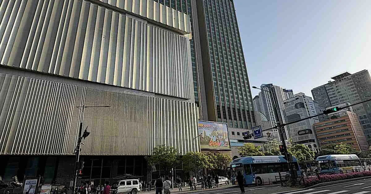 Lojas de departamento em Busan lançam promoções especiais para fãs do BTS