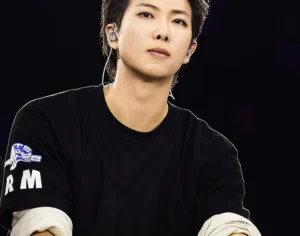 RM encanta fãs em concerto do BTS em Busan, celebrando cultura coreana