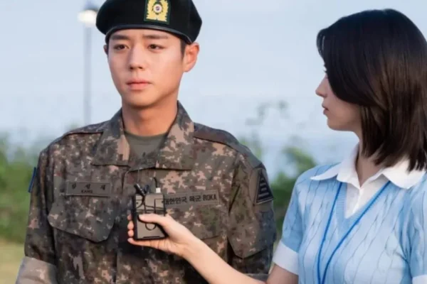 Diretor desmente rumores de namoro entre Park Jihoon e Jeon Soyoung