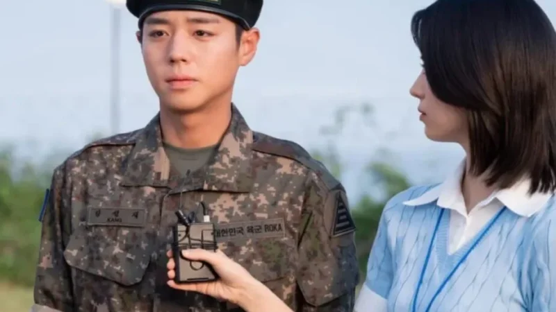 Diretor desmente rumores de namoro entre Park Jihoon e Jeon Soyoung