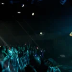 WOODZ encanta Frankfurt com seu espetáculo ‘Archive. 1’ e reinvenção musical
