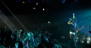 WOODZ encanta Frankfurt com seu espetáculo ‘Archive. 1’ e reinvenção musical