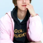 Mark, ex-NCT, pede desculpas por usar camiseta com bandeira confederada