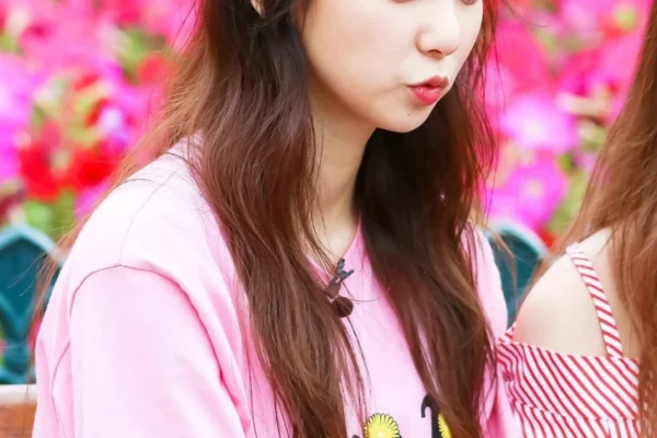 An Yujin encanta fãs com beleza refrescante em fotos do tour da IVE
