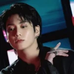 Jungkook do BTS compartilha vídeo de apoio ao cover de Mina da Le Sserafim