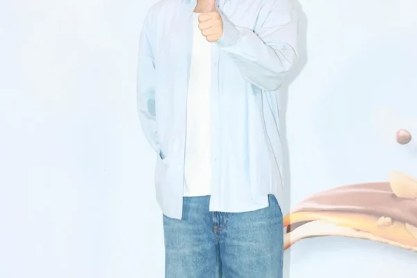 Min Gyu do SEVENTEEN encanta fãs em evento da campanha sneakers® ice truck