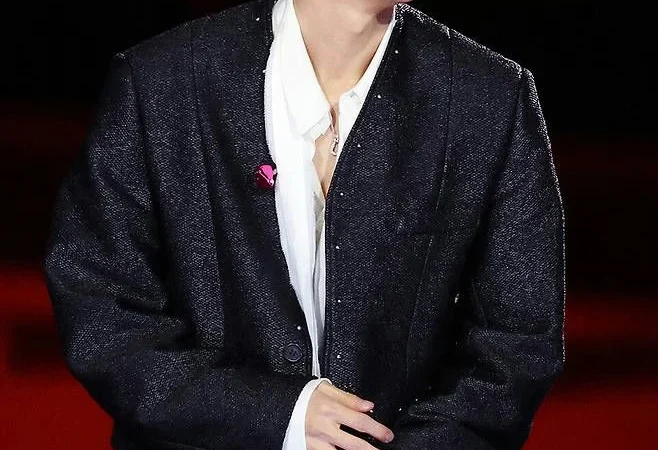 Caso de assédio contra Jin do BTS é adiado por falta da acusada