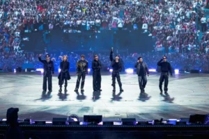 BTS encerra turnê europeia em Paris com 710 mil fãs e muita energia