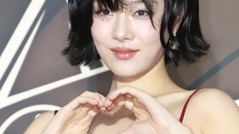 BIBI gera polêmica com performance ousada e provocativa no WATERBOMB Seoul 2026