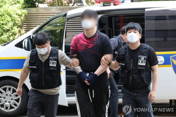 Restaurante famoso por receber BTS em Jeju é vandalizado por fãs descontrolados
