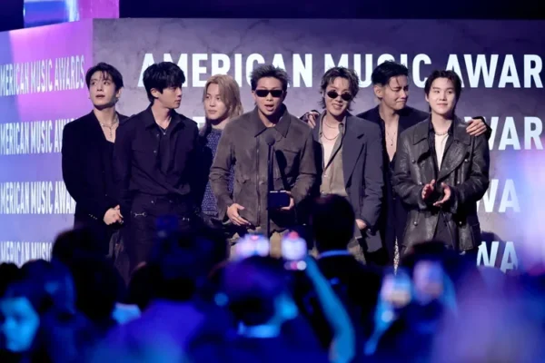 CEO do Grammy defende mudanças após boicote do BTS à premiação