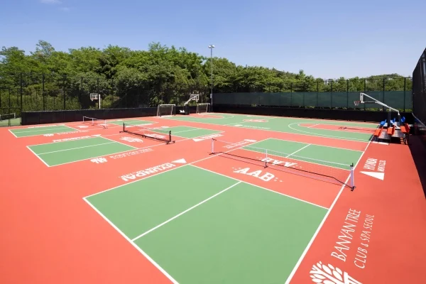BTS: Jin e V se divertem jogando pickleball nos eua