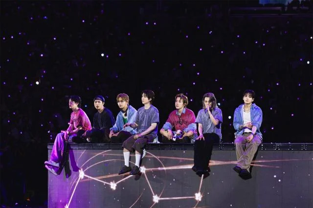 BTS encanta 157 mil fãs em apresentação épica no MetLife Stadium