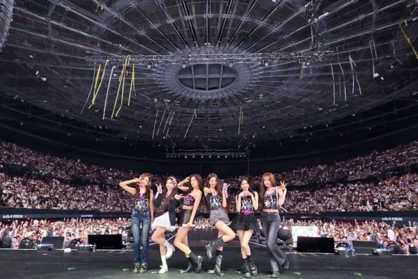 IVE brilha em Los Angeles durante a turnê 'SHOW WHAT I AM' e conquista fãs