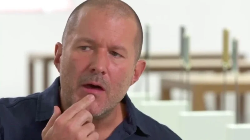 Jony Ive apresenta alto-falante da OpenAI com design exclusivo e preço elevado
